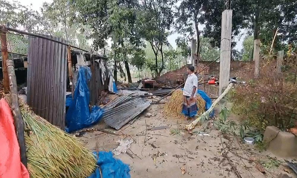 গোবিন্দগঞ্জে কালবৈশাখী ঝড়ে লণ্ডভণ্ড শতাধিক ঘরবাড়ি